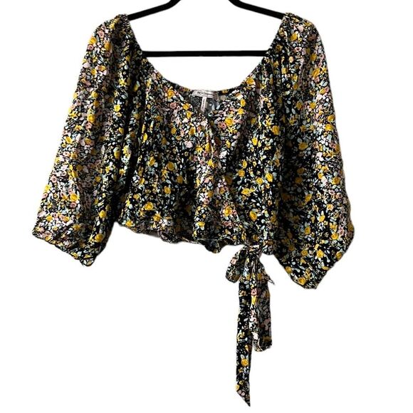 BCBGeneration Tops - BCBGeneration floral pattern boho crop faux tie peasant blouse top women's L